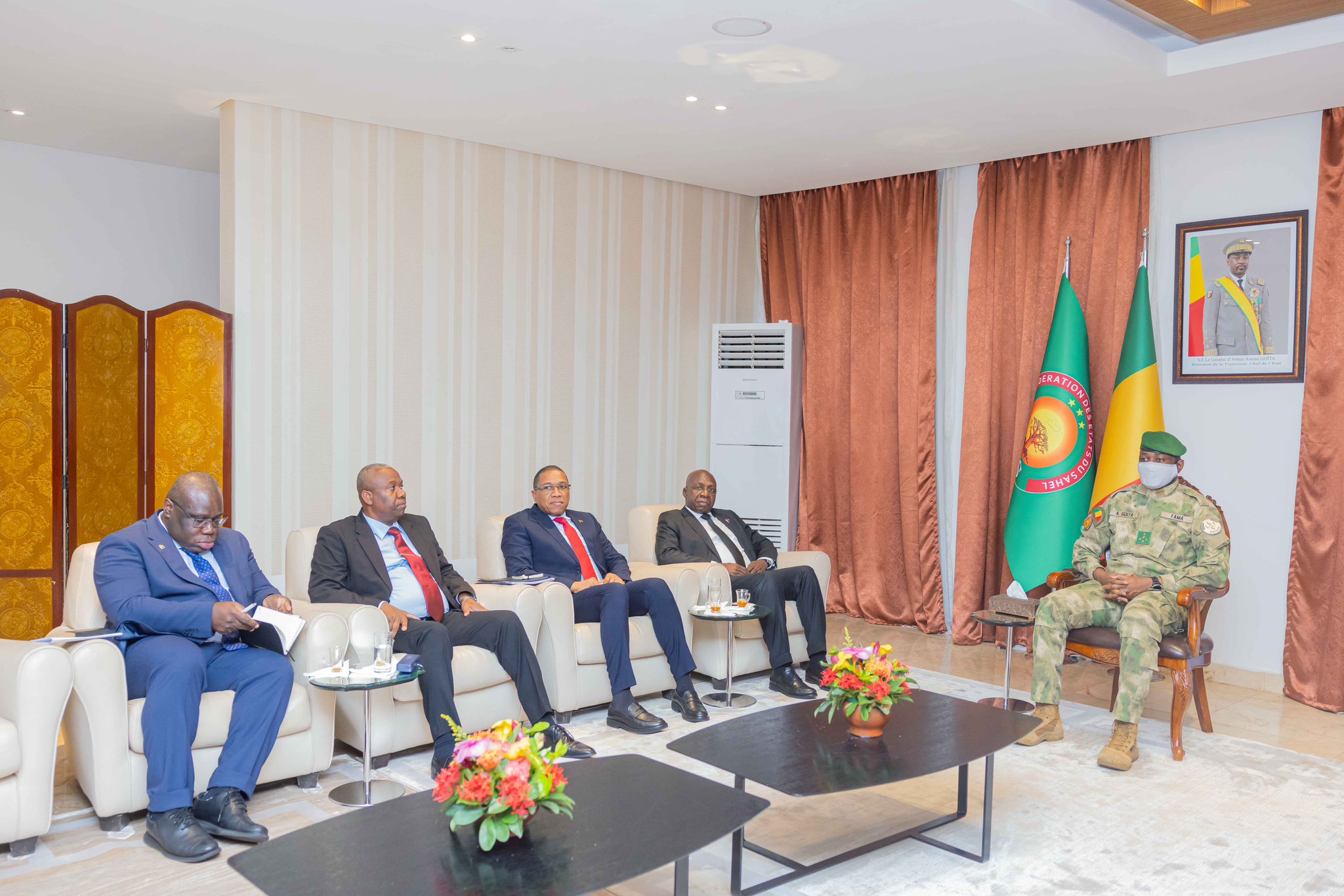 Koulouba : Le Chef de l’État reçoit un émissaire spécial du Président de l’Union africaine